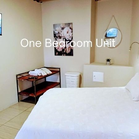 Bateleur Self Catering Cc Appartement Windhoek Buitenkant foto