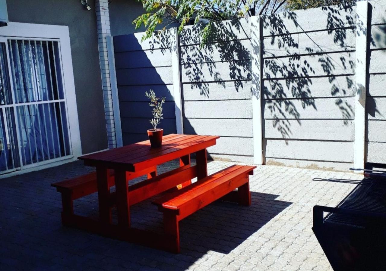 Bateleur Self Catering Cc Appartement Windhoek Buitenkant foto