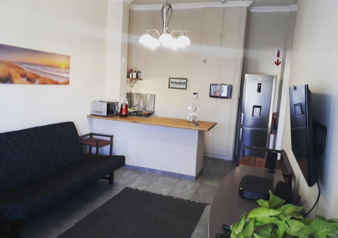 Bateleur Self Catering Cc Appartement Windhoek Buitenkant foto