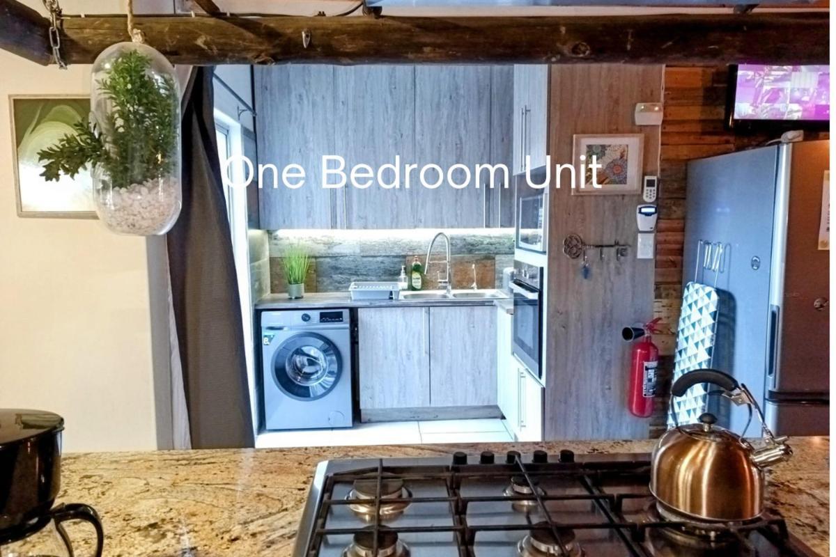 Bateleur Self Catering Cc Appartement Windhoek Buitenkant foto