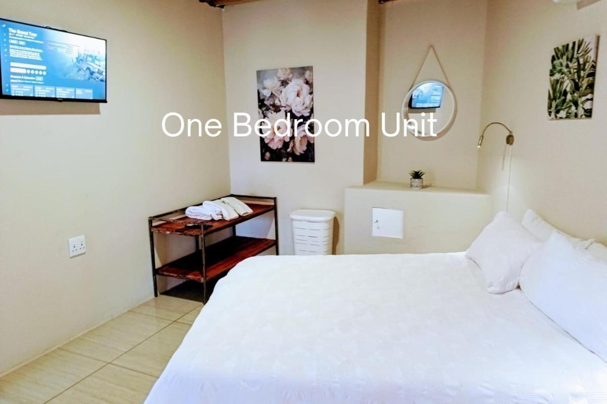 Bateleur Self Catering Cc Appartement Windhoek Buitenkant foto