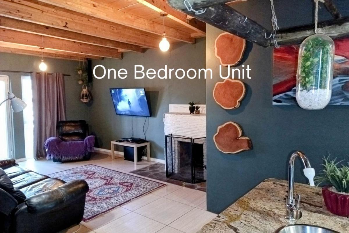 Bateleur Self Catering Cc Appartement Windhoek Buitenkant foto